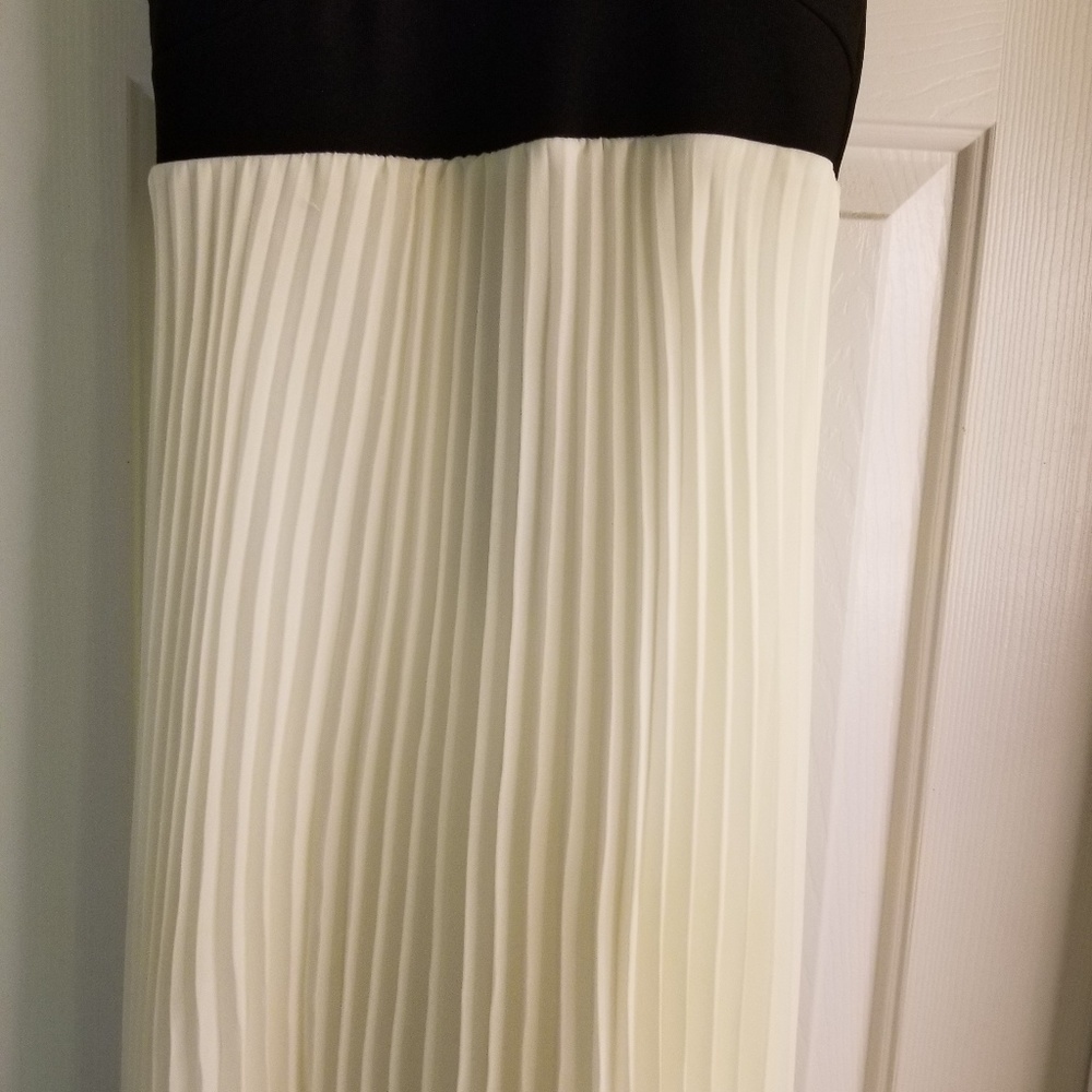 Dress - Picture 5 of 8